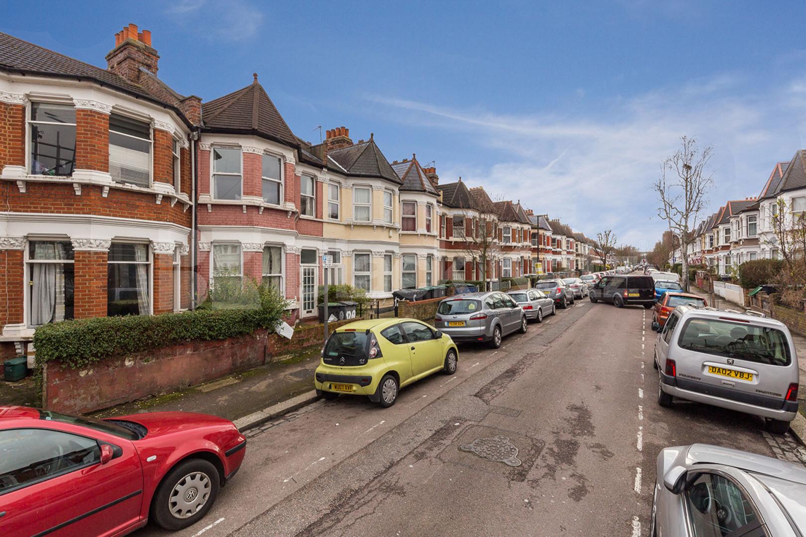 A 312 sqf Studio located only minutes from a tube and an array of amenities Falkland Road, Turnpike Lane 